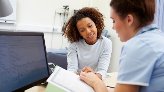 Intramural Fibroid: Symptoms and Treatment 1 doctor talking to patient about what are intramural uterine fibroids