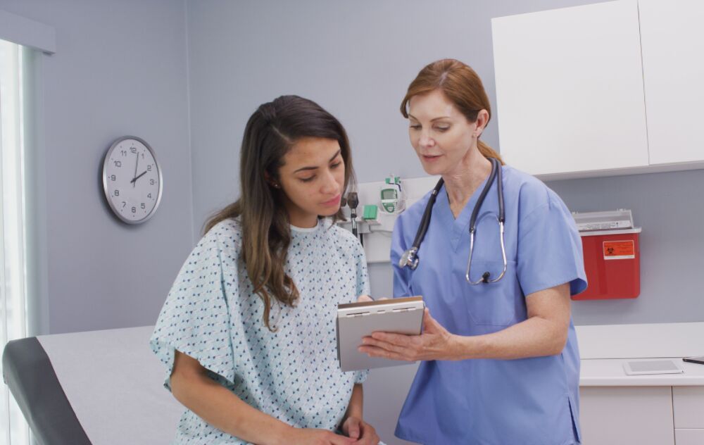 Doctor explaining leiomyoma to a patient