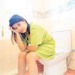woman wondering what causes frequent urination in women and wondering if fibroids