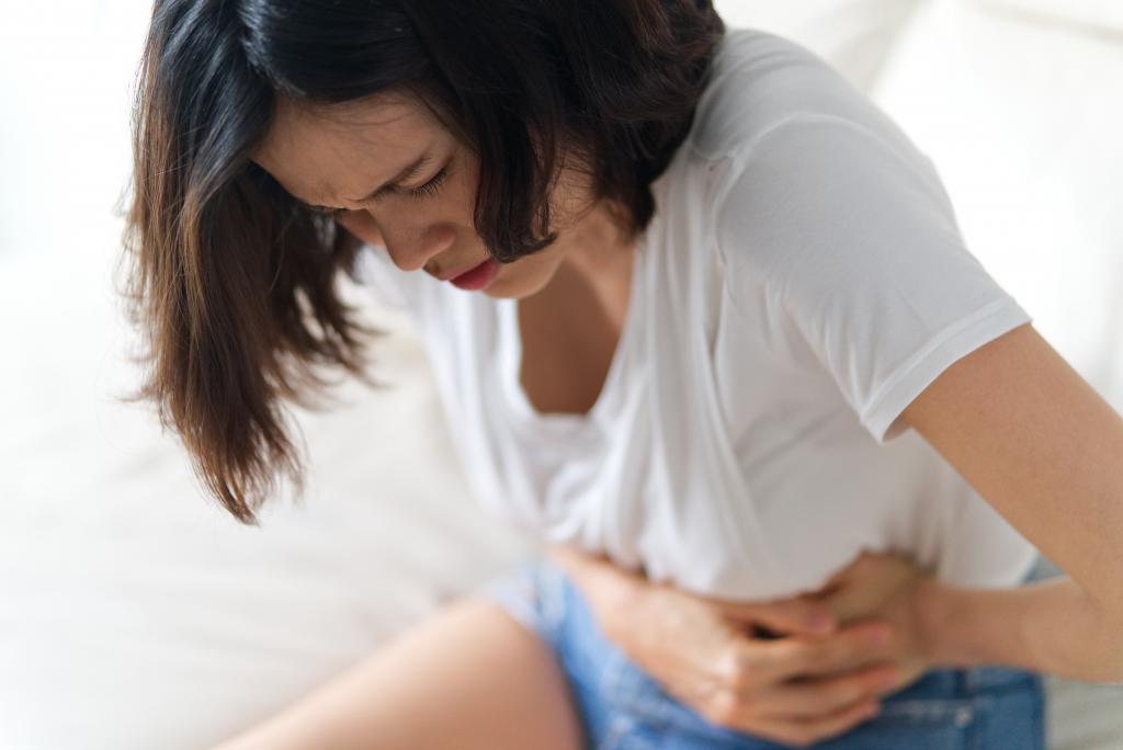 woman suffering from the symptoms of fibroids