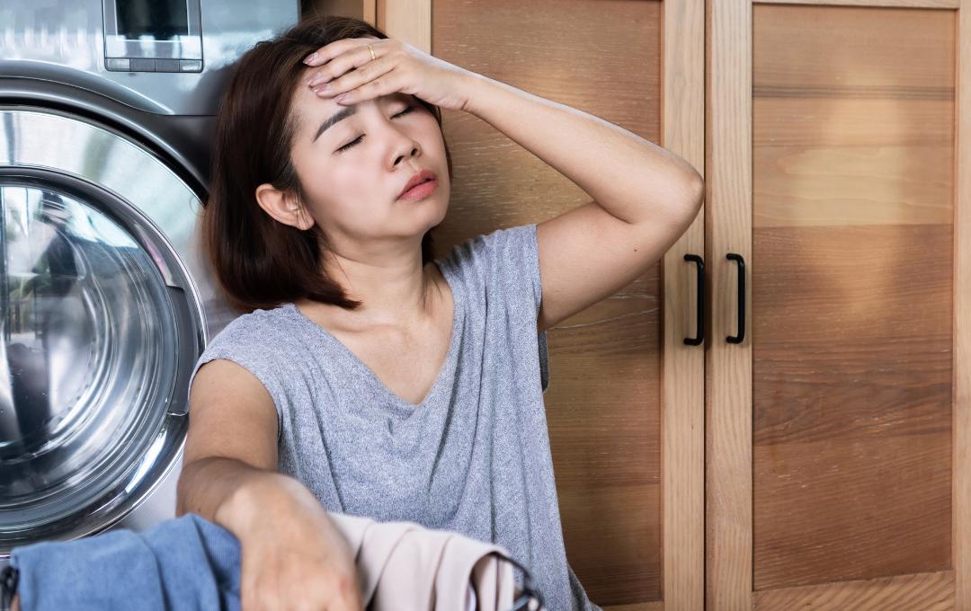 Do Fibroids Cause Anemia? Signs, Causes, And Care 2 Woman feeling exhaustion and dizziness due to anemia caused by fibroids.