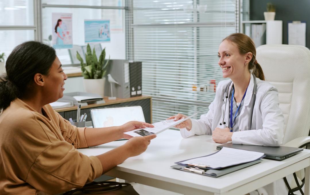 Do Fibroids Cause Anemia? Signs, Causes, And Care 3 Woman discussing UFE with specialist.