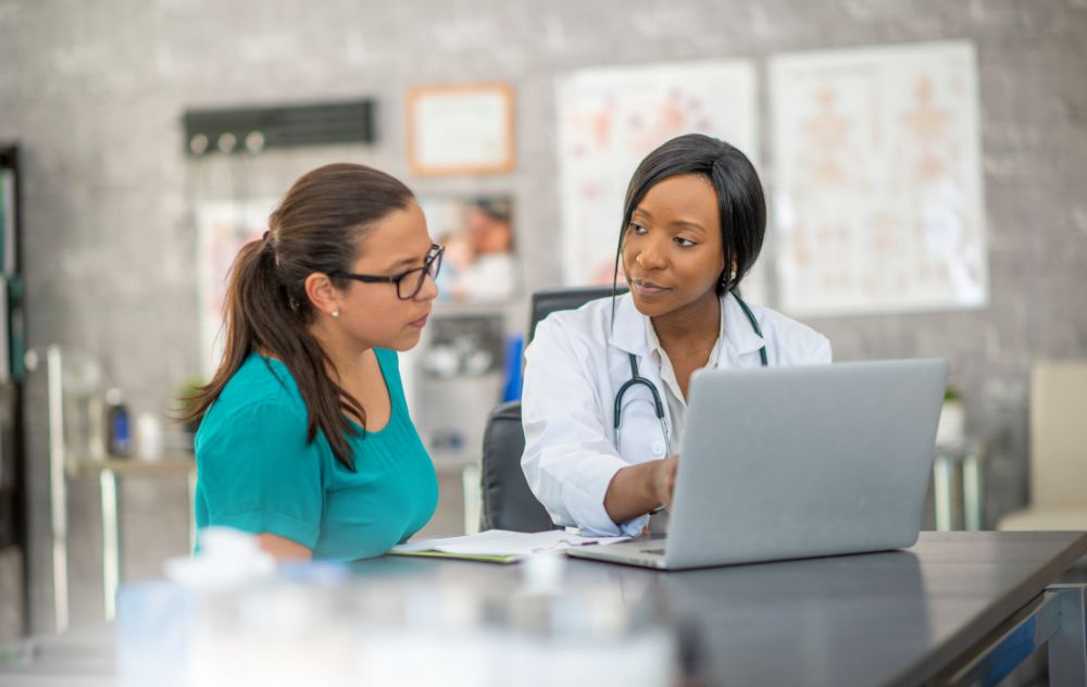 How To Find A Ufe Doctor In Indianapolis 2 patient and doctor discussing UFE journey