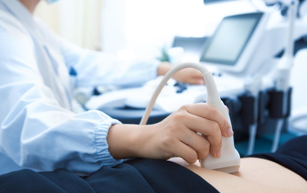 Which Size Of Fibroid Is Dangerous? A Size-By-Size Breakdown 2 Fibroid specialist performing an ultrasound.