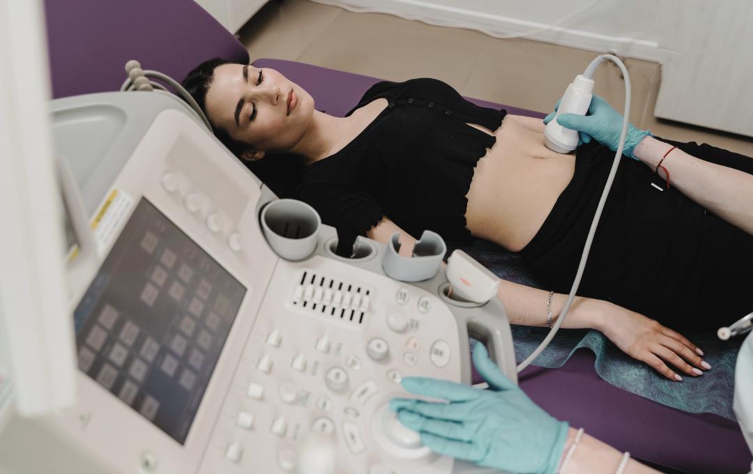 Fibroid Vs. Polyps: What’s The Difference? 5 A woman undergoing an abdominal ultrasound to check for fibroids and polyps.