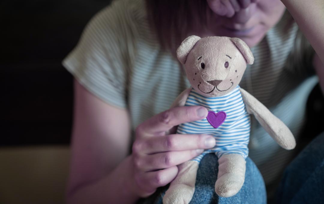 Can Fibroids Cause Miscarriages? 3 Woman grieving loss after a miscarriage